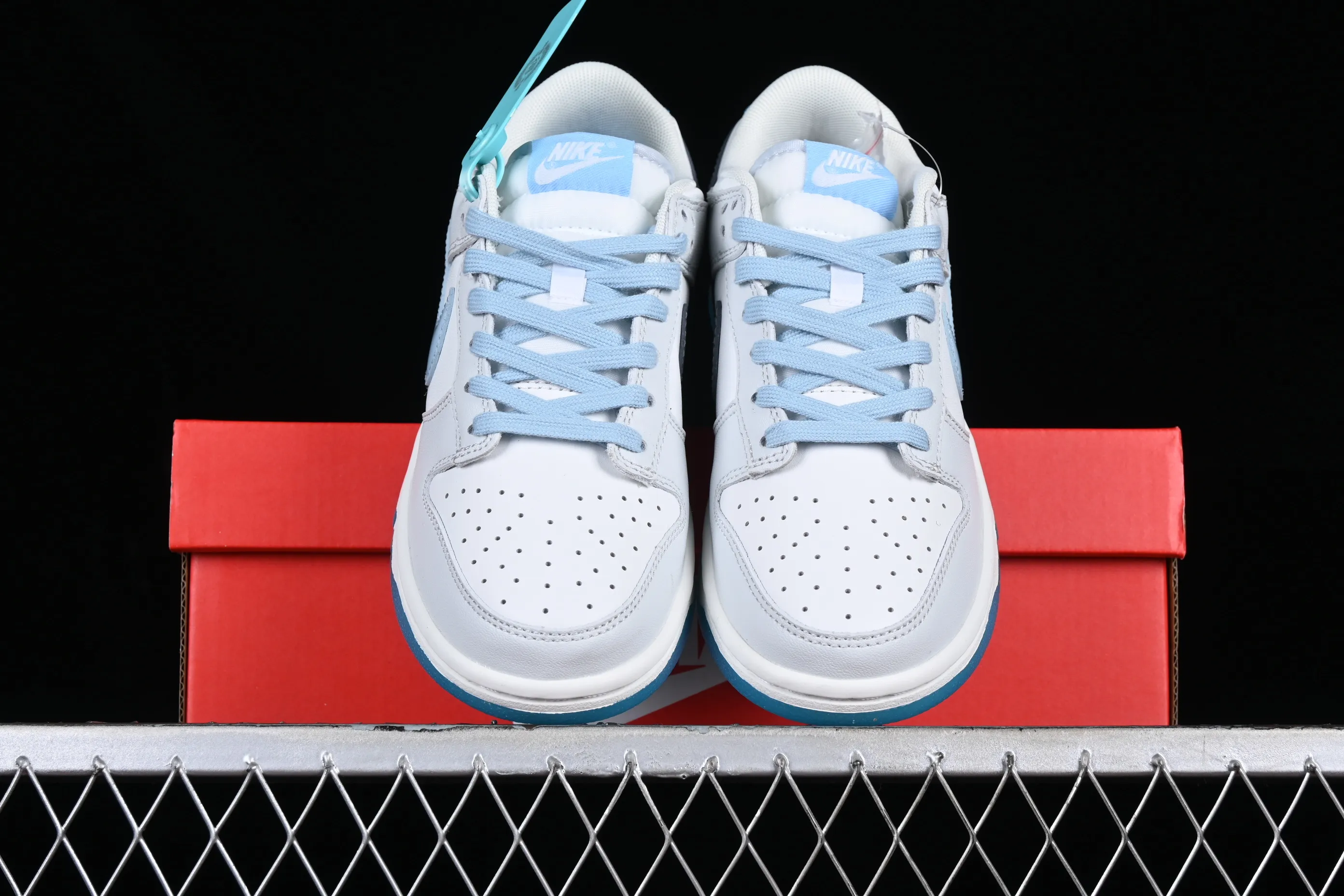All categories Nk SB Dunk series Nk SB Dunk Low low-top sneakers F version Nk SB Dunk Low "520" Valentine's Day limited SB low-top sports and leisure sneakers FN3433-141